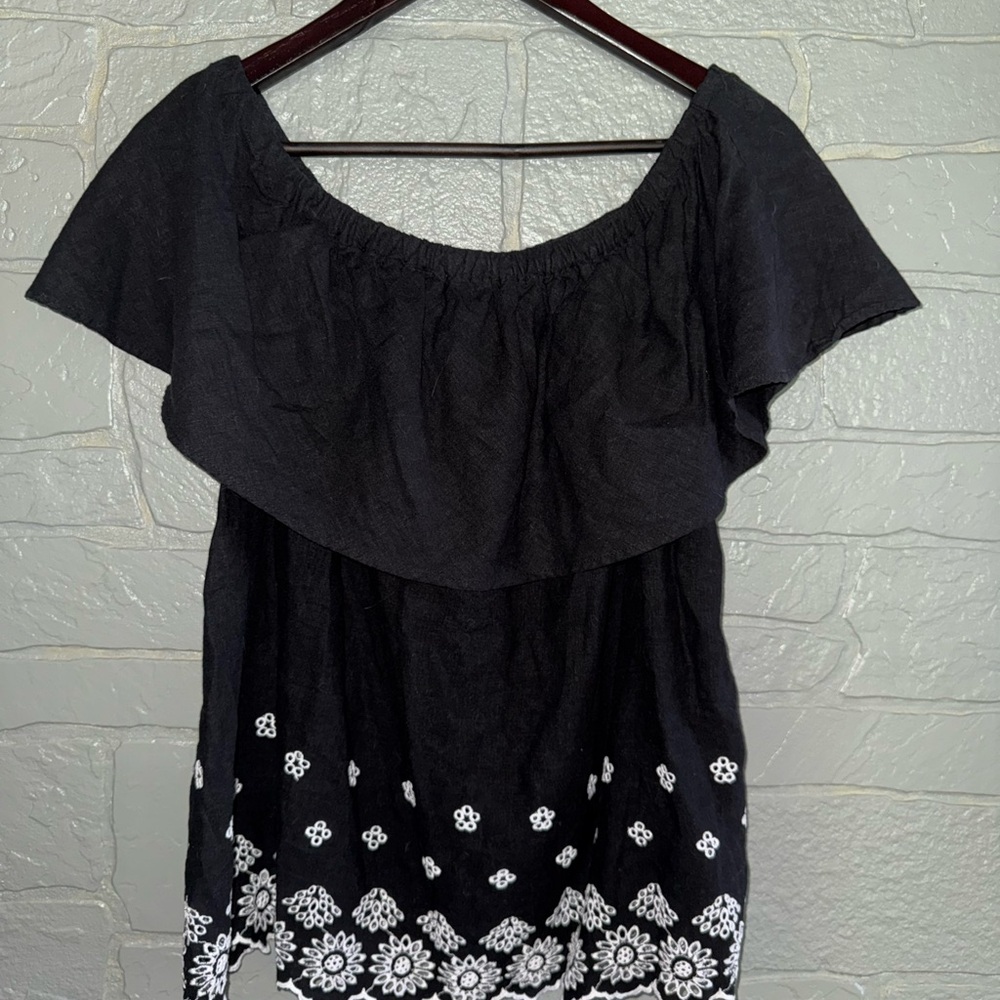 Black and White Off the Shoulder Floral Embroidered Too